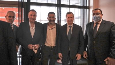 السفير المصري في تونس يحرص على استقبال بعثة الأهلي