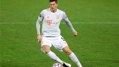 نجم منتخب أسبانيا يكشف الطريقة المثلى لإيقاف ليفاندوفسكي