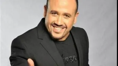 هشام عباس يحرج محمد حماقي في حفل زفاف نجل مصطفى قمر ويُلقبه بالمطرب الصاعد