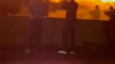 اشتعال النيران في سيارة نقل بطريق رأس غارب بالغردقة (صور)