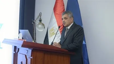 أسامة ربيع عن أزمة السفينة الجانحة: 