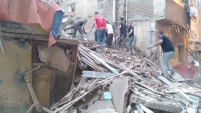 إصابة شخصين في انهيار عقار في العطارين بالإسكندرية