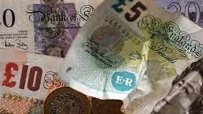 الجنيه الاسترليني يتراجع أمام  اليورو والدولار