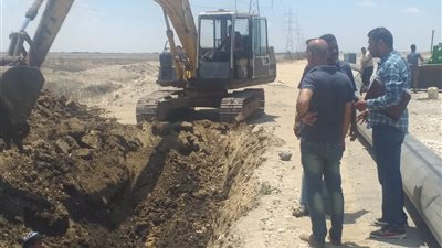 رئيس مياه القناة: البدء في تجديد خط مياه لتغذية شرق التفريعة (صور)