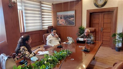 محافظ بورسعيد يتابع سير العمل بإدارة التخطيط العمراني