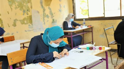 طلاب الدبلومات الفنية يؤدون الامتحانات التحريرية للدور الأول للعام الدراسي 2020-2021   