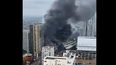 حريق كبير يندلع قرب محطة مترو بجنوب لندن