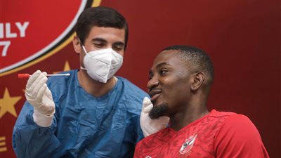الأهلي يُجري مسحة طبية استعدادًا لموقعة بيراميدز