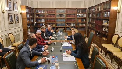 زاهي حواس يلقي محاضرة 