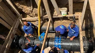 رئيس مياه الدقهلية يتابع أعمال تعديل خط المياه الرئيسي بسندوب (صور)