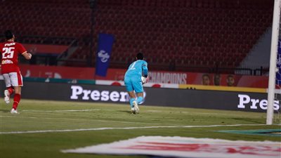 عاجل - خطأ فادح وكارثي من الشناوي يتسبب في هدف التعادل لبيراميدز (فيديو)