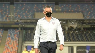 عاجل.. كارتيرون يقرر رحيل 4 من نجوم الزمالك