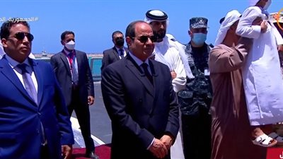 موقف طريف لـ محمد بن زايد خلال افتتاح السيسي لقاعدة 3 يوليو العسكرية