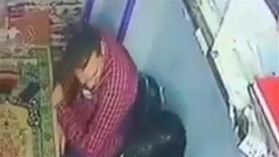 مفاجآت مثيرة بشأن هوية المتحرش بطفلة داخل مكتب بأوسيم والشخص الذي نشر الفيديو