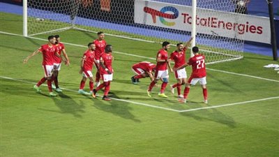 في 3 دقائق.. الأهلي يضرب سموحة بثلاثية 