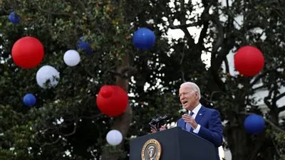 بايدن يحث الأمريكيين على المساعدة في إنهاء جائحة  كوفيد 19