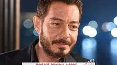 أحمد زاهر يهنئ كريم عبد العزيز عقب العرض الأول لفيلمه 