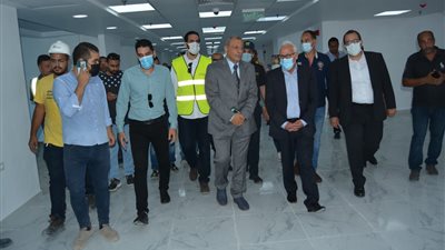 محافظ بورسعيد يتفقد مشروع مول الفرما ببورسعيد (صور)