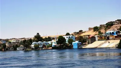 رئيس الوزراء يدعم خطة تطوير قرية غرب سهيل النوبية لتحويلها لأكبر مركز ومقصد للسياحة البيئية والعلاجية والاستشفائية