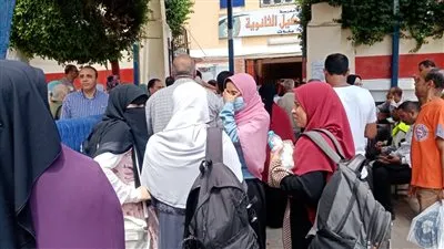 طلاب الثانوية العامة يشكون صعوبة امتحان اللغة العربية في البحيرة (صور)
