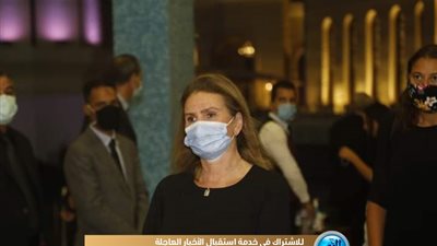 على رأسهم يسرا والفخراني.. نجوم الفن والإعلام يشاركون في عزاء جيهان السادات (صور)