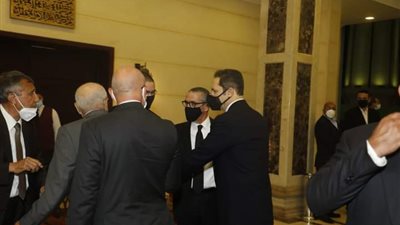 وزير التموين يشارك في عزاء جيهان السادات