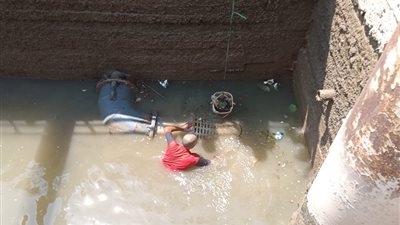 رئيس مياه القناة: البدء في عملية تطهير مأخذ المحطات وإصلاح الكسور المفاجئة 