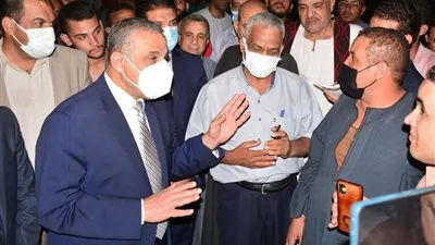 محافظ سوهاج يتفقد آثار حريق معرض 