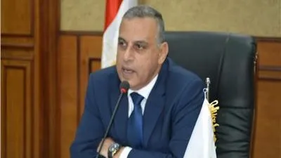 محافظ سوهاج يكشف عن تفاصيل حريق طهطا.. تعويض 10 آلاف جنيه لكل محل