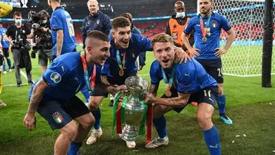 الجميع ينسى كورونا في ليلة تتويج إيطاليا بلقب اليورو