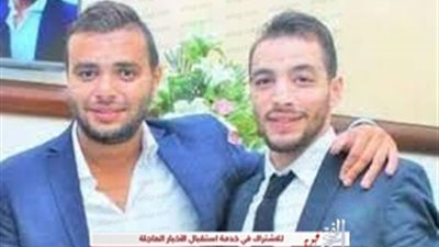 عاجل.. انهيار رامي صبري ووالدته في جنازة شقيقه