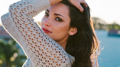 أخصائية تجميل تشرح مقاييس الجمال للفتيات (فيديو) 