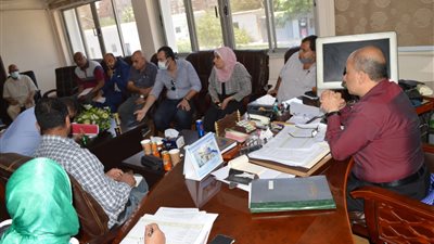 رئيس مياه الفيوم يناقش آخر مستجدات مشروعات حياة كريمة (صور)