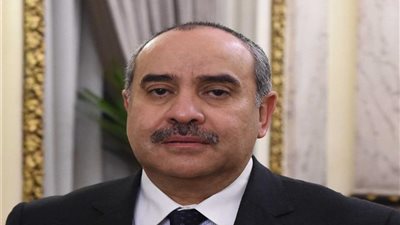 مواجهة ساخنة بين عمرو أديب ووزير الطيران على الهواء