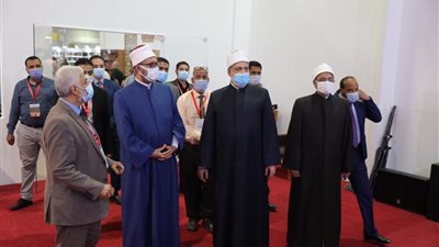 وكيل الأزهر وأمين البحوث الإسلامية ورئيس قطاع المعاهد يتفقدون جناح الأزهر بمعرض الكتاب