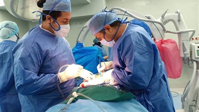 الرعاية الصحية: نجاح عملية جديدة لإصلاح اعوجاج وتشوهات في العمود الفقري ببورسعيد
