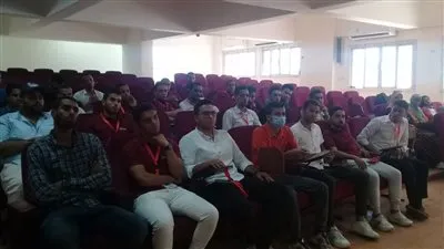 رئيس جامعة الفيوم يعقد اجتماعا مع رؤساء الاتحادات الطلابية