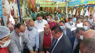 افتتاح معرض للسلع الغذائية واللحوم بأسعار مخفضة استعدادا لعيد الأضحي بدمنهور (فيديو وصور)
