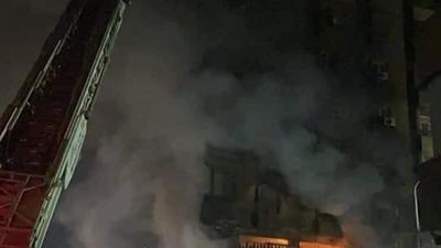 صدادة منعت وصول المياه.. كيف واجه قوات الدفاع المدني صعوبات إخماد حريق ميدان الساعة؟