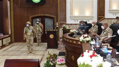 وزير الدفاع يشهد المرحلة الرئيسية لمشروع مراكز القيادة التعبوي 