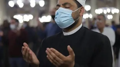 إمام مسجد الحسين لـ الفجر: التضرع إلى الله بصدق سبيل النجاة من أزمة كورونا 