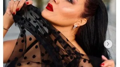 بفستان أسود أنيق.. سمية الخشاب تبهر جمهورها عبر 