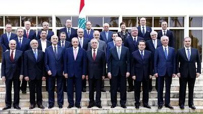 الصراع السياسي يطيح بقيمة الليرة اللبنانية أمام الدولار