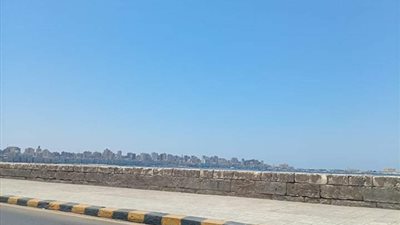 بسبب ارتفاع درجات الحرارة.. اختفاء المواطنون من كورنيش الإسكندرية