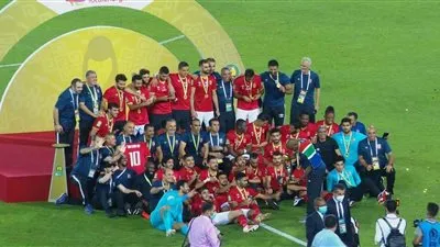 العامري فاروق: صرفنا مكافآت استثنائية للاعبي الأهلي بعد اللقب العاشر