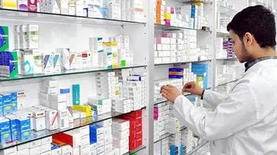 سكرتير شعبة الصيدليات يُقدم حلًا سحريًا لأزمة خريجي الصيادلة (فيديو) 