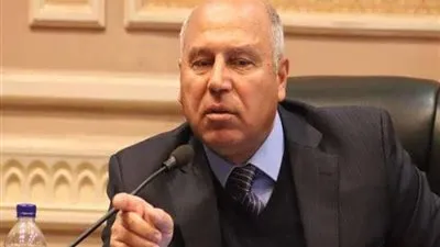 كامل الوزير يكشف حقيقة تكريمه لكمسري قطار منوف