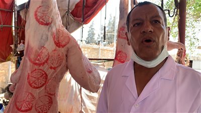 ننشر كيفية اختيار الأضحية وذبحها مجانا بمجازر المنصورة (فيديو)