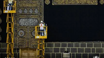 تصنع في إيطاليا بجودة فائقة.. 7 معلومات مذهلة عن كسوة الكعبة