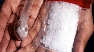 ضبط المتهم بتصنیع مادة الآیس المخدرة بالمطرية